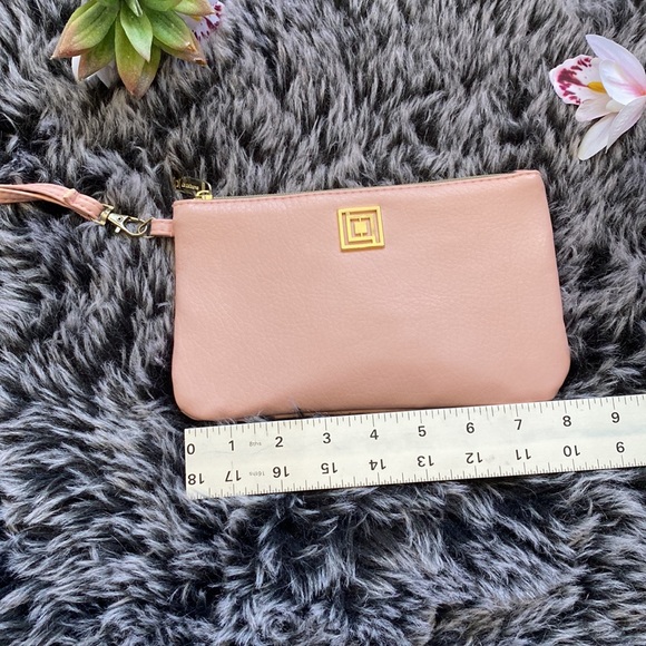 Liz Claiborne Pink Wristlet - Picture 7 of 8